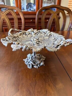 Ornate Leaf-Pattern Pedestal Serving Tray - Silver Finish